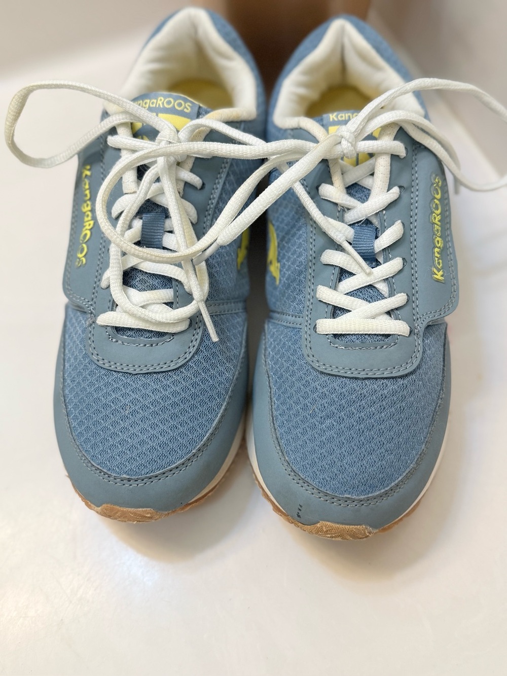 kangaROOS Women Size 8 Light Blue Lace-Up Sneakers with White Laces